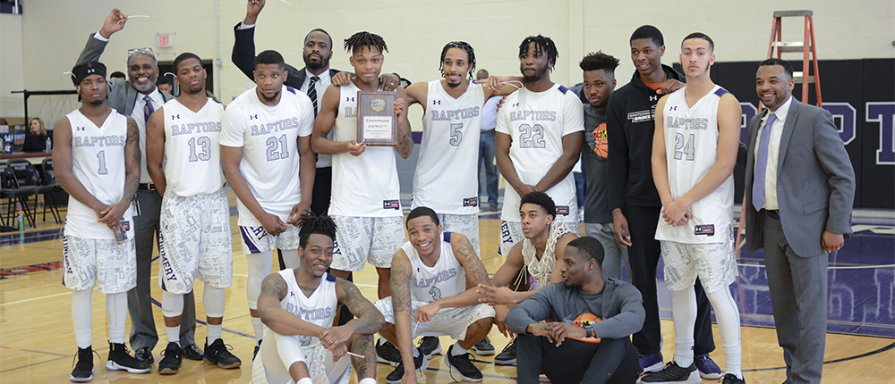 Men's Basketball Wins District VII Championship, Punches Ticket to National Championship Tournament
